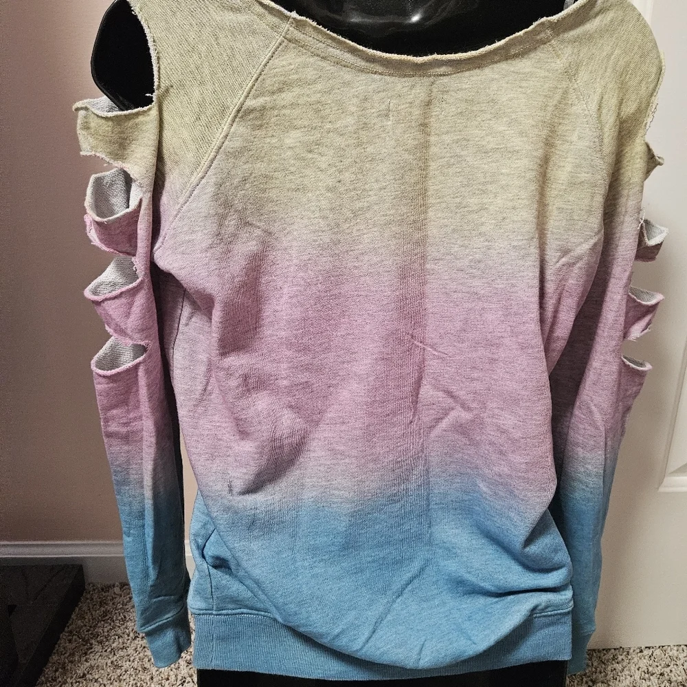 VENUS Cut Out Sleeve Ombre Sweatshirt NWT - Picture 10 of 12